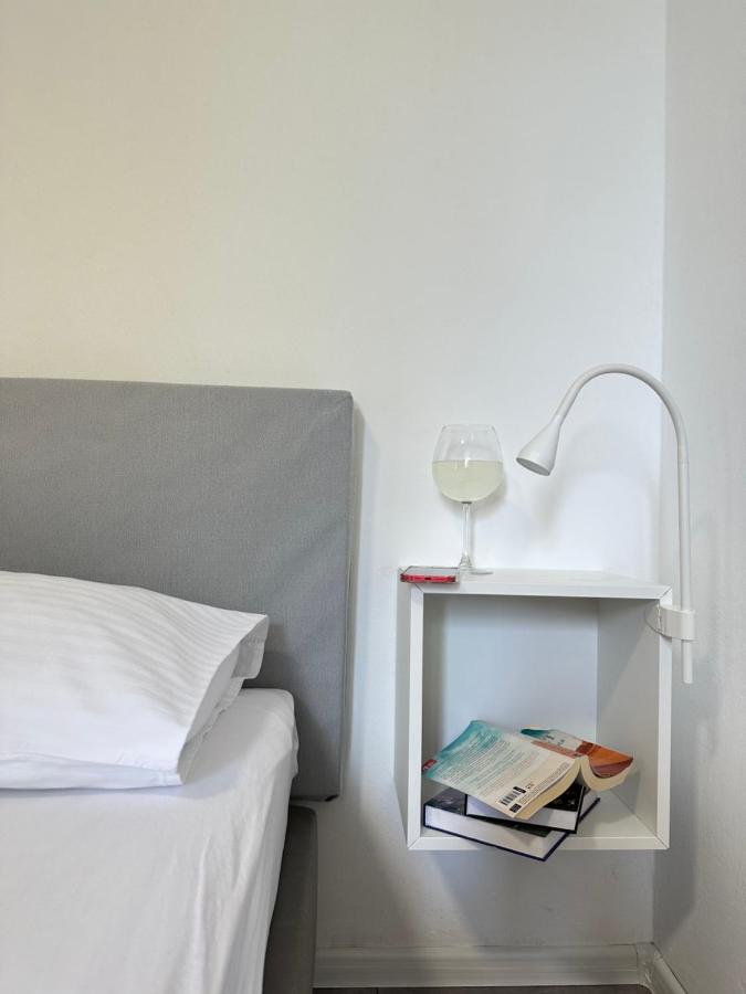 Piazza Gasthuis 3*